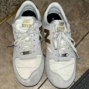 New balance tennis shoes